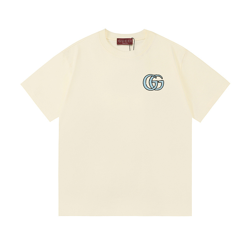 GUCCI シンプルな刺繍ロゴTシャツ
