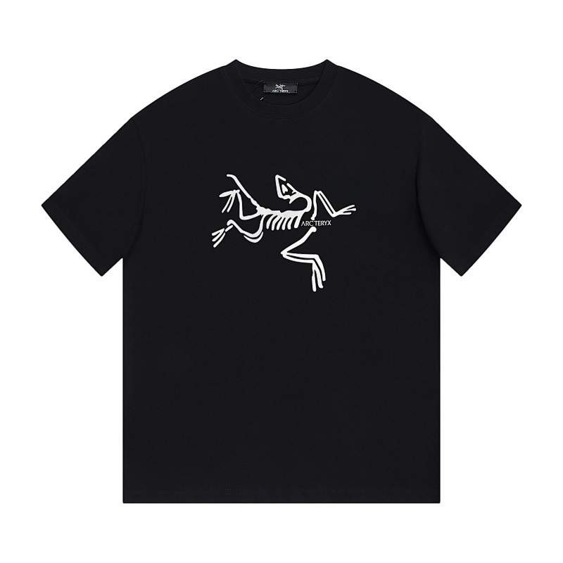 ARC'TERYX 大きなロゴプリントのクルーネックTシャツ